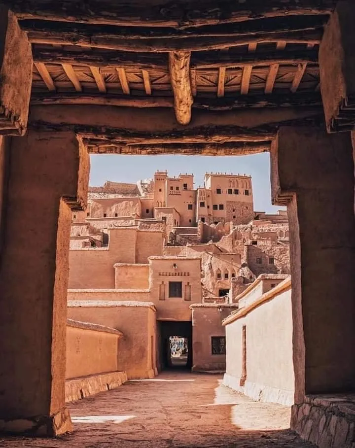 Aymane planifiant un voyage